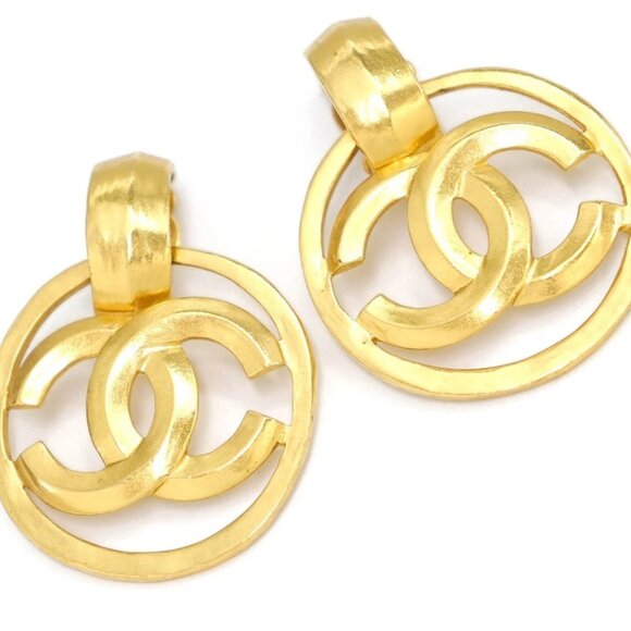 CHANEL CC Logos Round Dangle Earrings Gold Tone 96P Auth #35394 - Picture 1 of 5